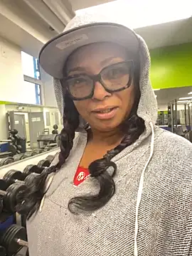 MSweetLindaParks online show from February 20, 2025, 12:04 pm