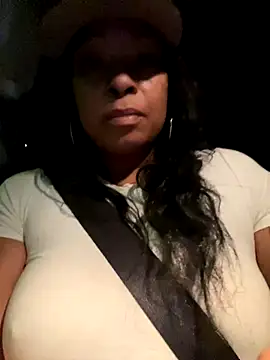 MSweetLindaParks online show from November 30, 2025, 7:56 am