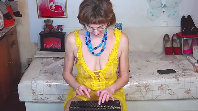 Snapshot of FairyHairyNina chatting on December 27, 2024, 1:39 pm FairyHairyNina online show from December 27, 2024, 1:39 pm