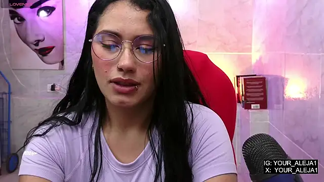 LauraRuiz1 online show from May 15, 2026, 11:23 pm