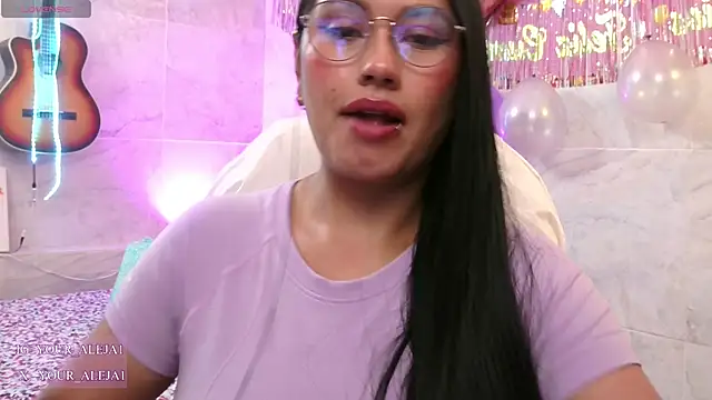 LauraRuiz1 online show from June 15, 2026, 1:41 am