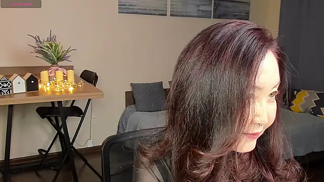 Snapshot of AvroraSakura chatting on February 7, 2026, 3:16 pm AvroraSakura online show from February 7, 2026, 3:16 pm