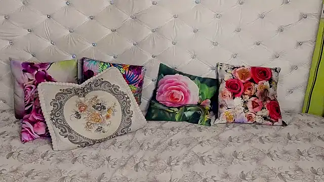 DoraMay online show from November 24, 2025, 7:35 pm