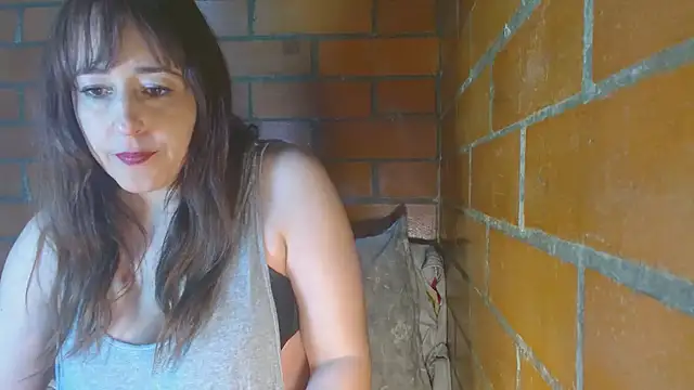 jenniferS  online show from March 9, 2025, 7:23 am