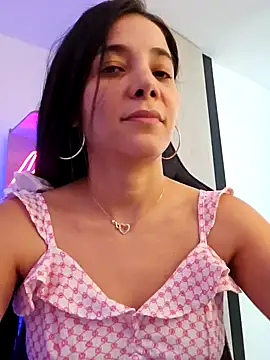 miaeyes online show from January 8, 2025, 6:09 pm