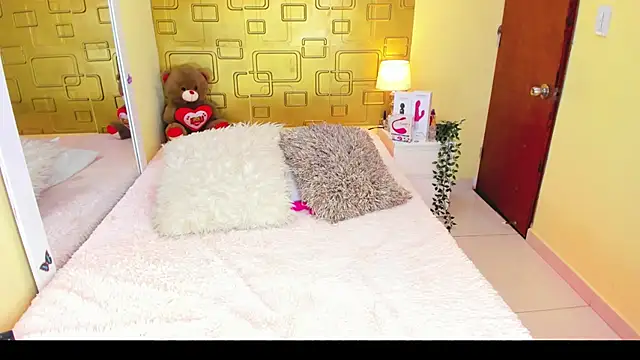 Julia Haye online show from September 29, 2025, 3:22 am