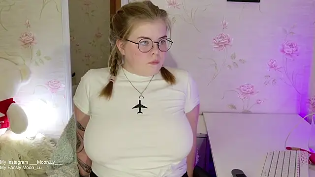 sinnamon  online show from October 8, 2025, 5:43 pm