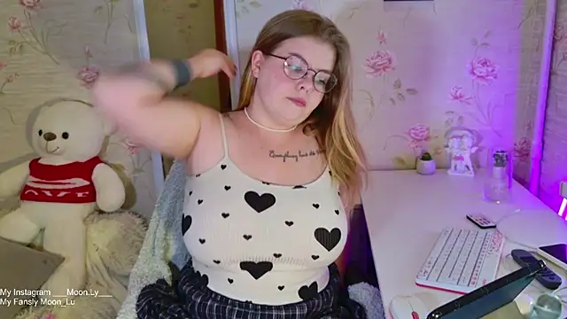 sinnamon  online show from October 13, 2025, 4:51 pm