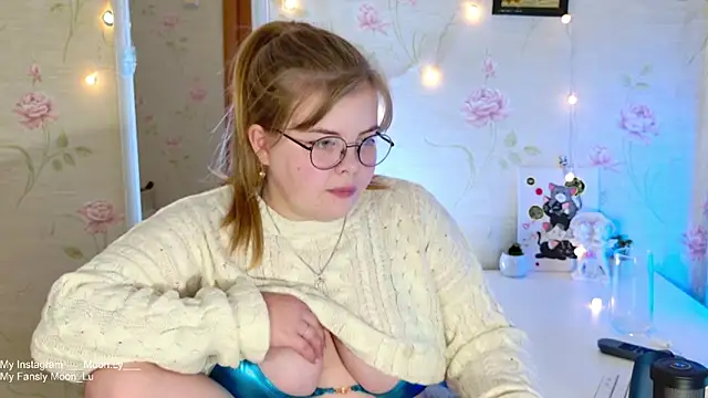 sinnamon  online show from November 10, 2025, 5:12 pm