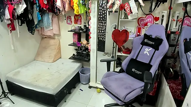 allsson queen online show from February 12, 2025, 1:41 am