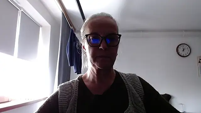 Snapshot of ina_tits chatting on November 25, 2025, 10:59 am ina tits online show from November 25, 2025, 10:59 am