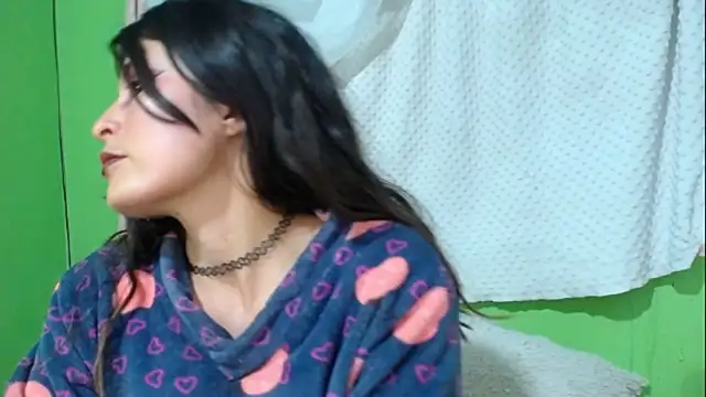 Alexandrasaenz online show from December 4, 2024, 11:46 pm