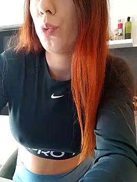 Snapshot of clara-francaise chatting on June 10, 2026, 1:43 pm clara-francaise online show from June 10, 2026, 1:43 pm