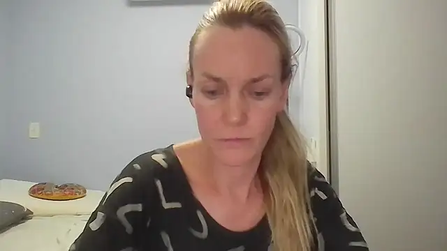 Annylove1 online show from April 10, 2026, 12:16 am