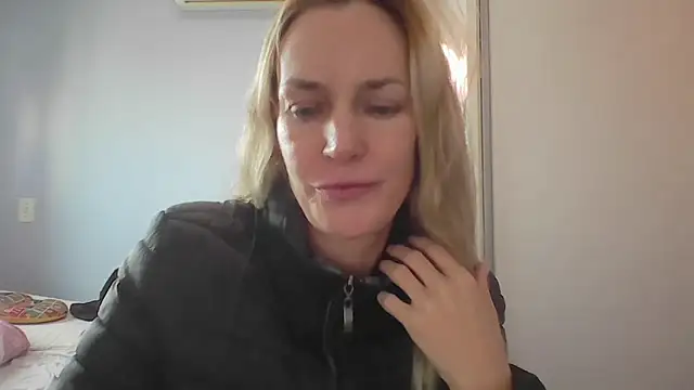 Annylove1 online show from May 14, 2026, 12:23 pm