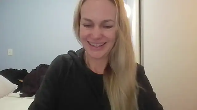 Annylove1 online show from May 20, 2026, 12:22 pm