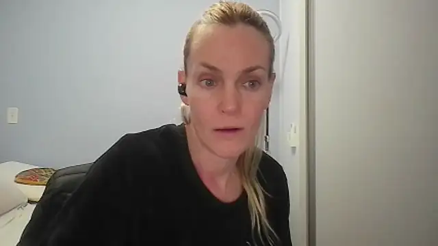 Annylove1 online show from June 3, 2026, 12:24 am