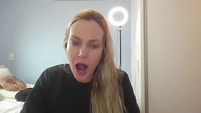 Annylove1 online show from June 4, 2026, 10:54 am