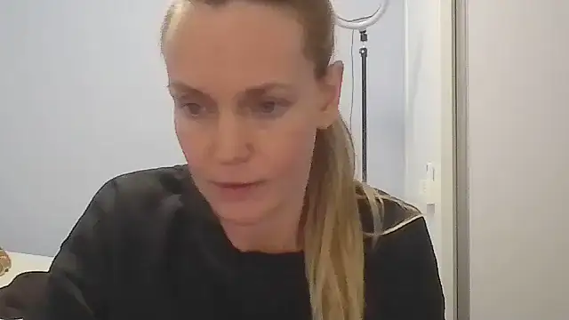 Annylove1 online show from June 4, 2026, 11:44 pm