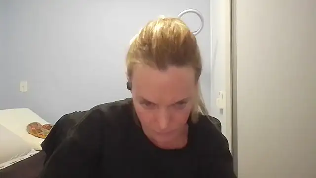 Annylove1 online show from June 7, 2026, 12:37 am