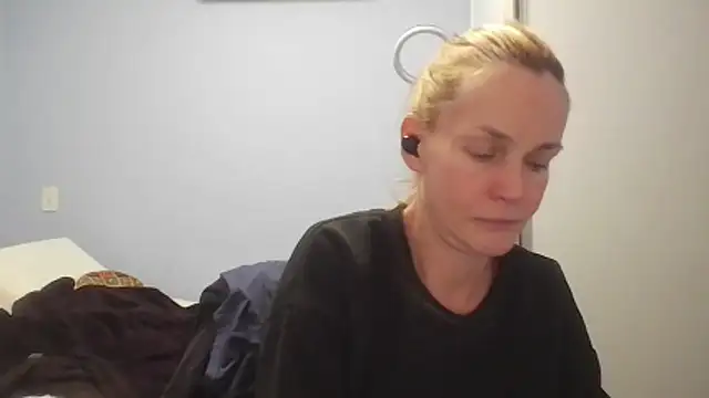 Annylove1 online show from June 8, 2026, 12:25 am