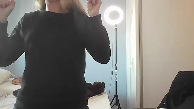 Annylove1 online show from June 10, 2026, 10:47 am