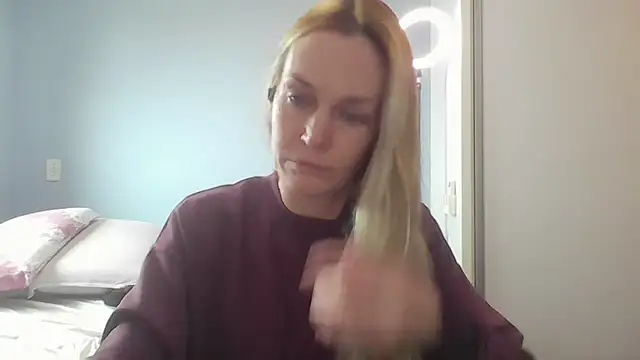 Annylove1 online show from June 15, 2026, 12:18 pm