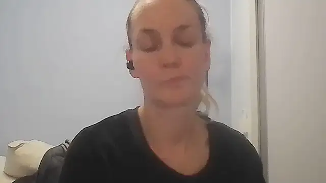 Annylove1 online show from June 24, 2026, 12:31 am