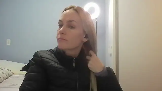 Annylove1 online show from June 26, 2026, 12:09 pm