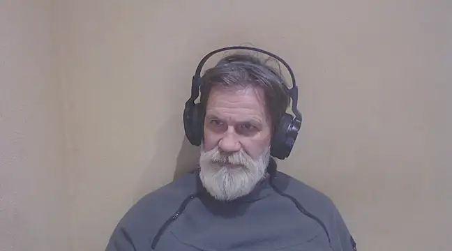 Snapshot of AlexNudo chatting on February 5, 2025, 11:06 pm AlexNudo online show from February 5, 2025, 11:06 pm