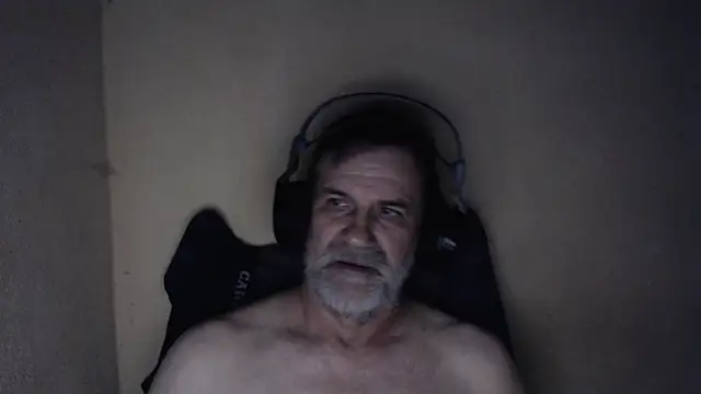 Snapshot of AlexNudo chatting on September 22, 2025, 5:31 am AlexNudo online show from September 22, 2025, 5:31 am