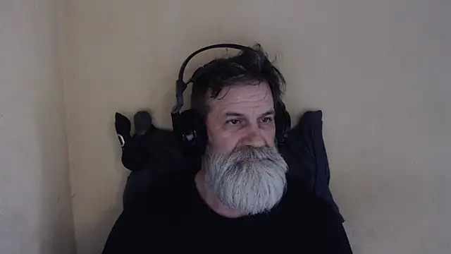 Snapshot of AlexNudo chatting on April 29, 2026, 8:51 am AlexNudo online show from April 29, 2026, 8:51 am