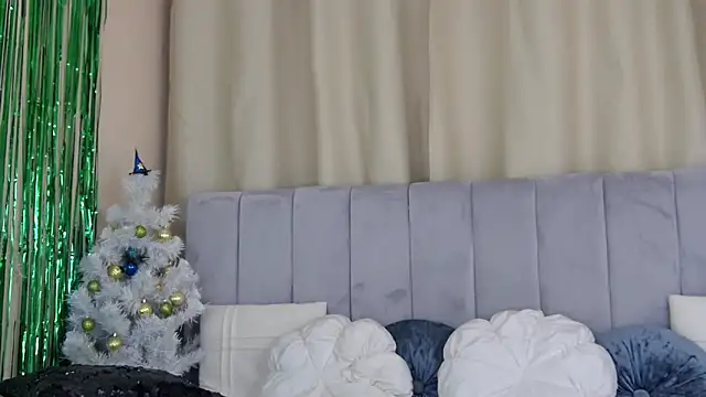 Snapshot of Barbie_Blond_ chatting on December 29, 2024, 7:06 am Barbie Blond online show from December 29, 2024, 7:06 am