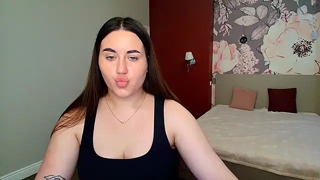 Roxie Bradley online show from June 8, 2026, 5:41 am