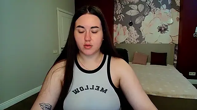 Roxie Bradley online show from June 27, 2026, 5:34 am