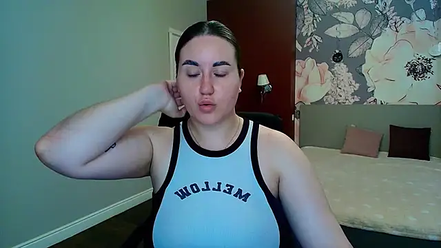 Roxie Bradley online show from June 29, 2026, 5:46 am