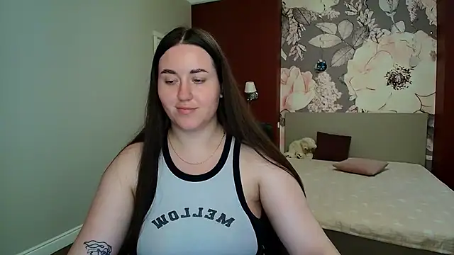 Roxie Bradley online show from July 16, 2026, 6:52 am