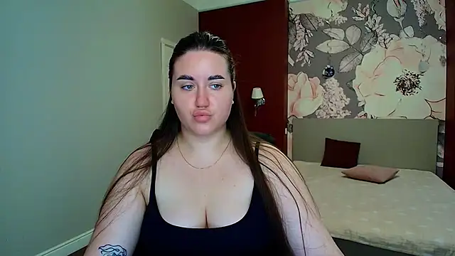 Roxie Bradley online show from July 17, 2026, 5:47 am