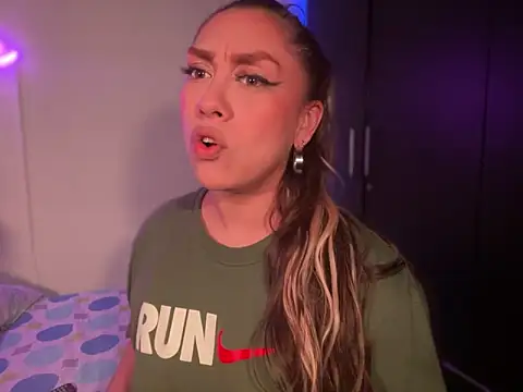 Im sophiie online show from January 20, 2025, 6:21 am