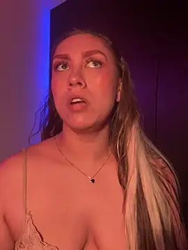 Im sophiie online show from February 13, 2025, 8:59 am