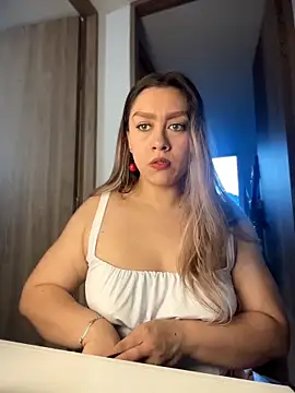 Snapshot of Im_sophiie chatting on June 21, 2026, 11:18 pm Im sophiie online show from June 21, 2026, 11:18 pm