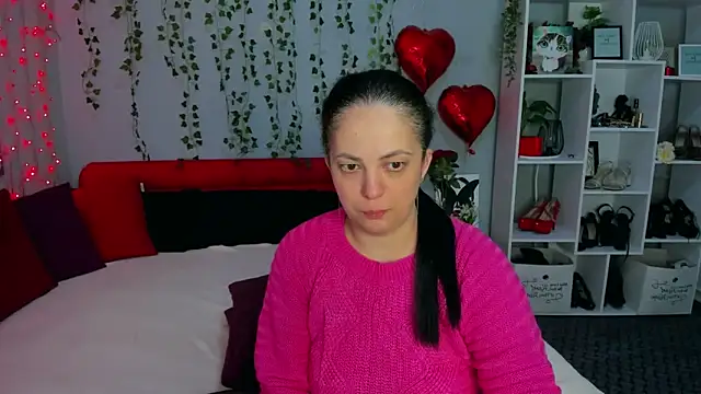 DarlingMilf online show from April 12, 2026, 6:57 pm