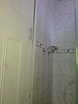 Snapshot of Laura_takint chatting on November 12, 2025, 9:25 pm Laura takint online show from November 12, 2025, 9:25 pm