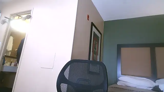 Snapshot of bobbiebone1@xh chatting on February 17, 2026, 8:15 pm bobbiebone1xh online show from February 17, 2026, 8:15 pm