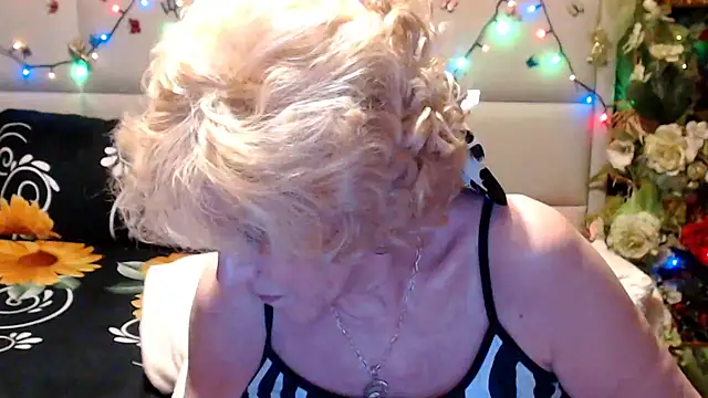 HappyWomanOn online show from May 23, 2026, 9:19 pm