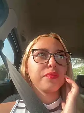 Irisweet  online show from December 11, 2024, 8:28 pm