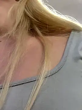 Irisweet  online show from February 23, 2025, 12:30 am