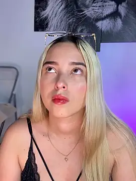 Irisweet  online show from September 30, 2025, 9:42 pm