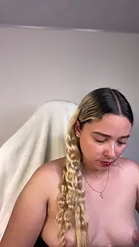 Snapshot of Irisweet_ chatting on March 13, 2026, 10:33 am Irisweet online show from March 13, 2026, 10:33 am