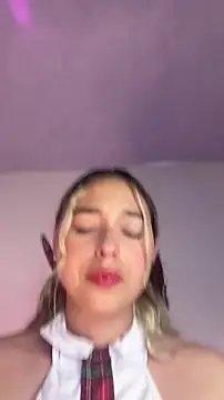 Snapshot of Irisweet_ chatting on March 15, 2026, 4:29 am Irisweet online show from March 15, 2026, 4:29 am